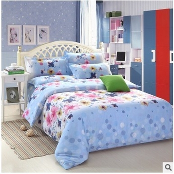 Цветни спални комплекти в три размера