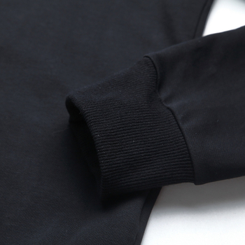 Άνετή ανδρική μπλούζα μακρυμάνικη με κολάρο σε σχήμα O και απλή εφαρμογή