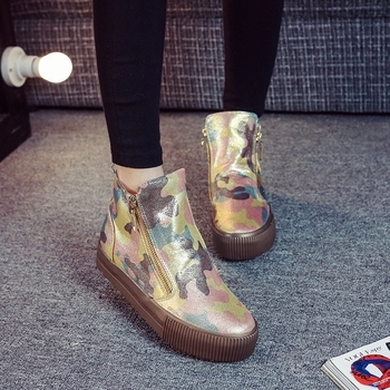 Κομψές γυναικείες μπότες σε δύο χρώματα