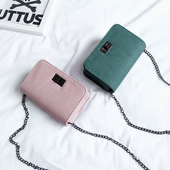 Μίνι θήκη σε τέσσερα χρώματα με μεταλλική λαβή