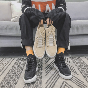 Ανδρικά πάνινα παπούτσια σε μπεζ και μαύρο χρώμα, κατάλληλα για καθημερινή ζωή