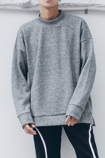 Ежедневен мъжки пуловер в широк модел с О-образна яка
