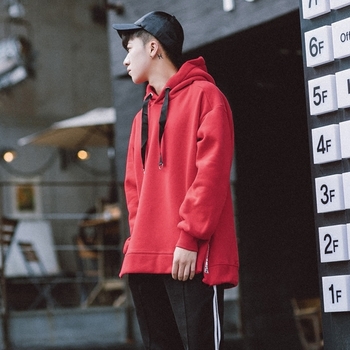 Αθλητικό μακρύ αρσενικό φούτερ με κουκούλα σε κόκκινο και μαύρο χρώμα