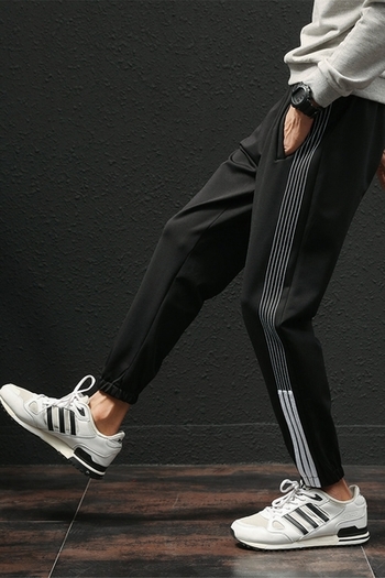 Καθημερινά αθλητικά ανδρικά παντελόνια με απλές λωρίδες και στις δύο πλευρές των ποδιών