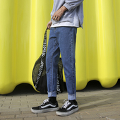 Ανδρικά τζιν με ενδιαφέρον στρίφωμα, ελαφρώς σχισμένα