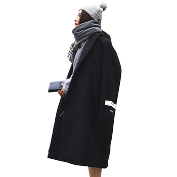 Стилно дълго палто за дамите с апликация на ръкавите