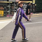 Σύγχρονη γυναικεία αθλητική ομάδα σε μοβ χρώμα