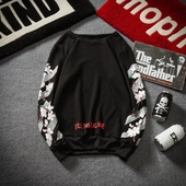 Κομψή σπορ-κομψή μπλούζα με κολάρο σε σχήμα O και floral σχέδια