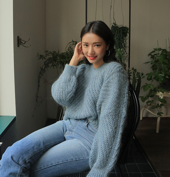 Ежедневен дамски пуловер подходящ за зимата 