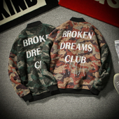 Το casual μπουφάν μπέιζμπολ για άνδρες με κολάρο σε σχήμα O, καπάκι πίσω και καμουφλάζ - 2 σχέδια