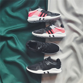 Αθλητικά ανδρικά  παπούτσια  με πολύ άνετη σόλα από καουτσούκ και επιφάνεια που αναπνέει