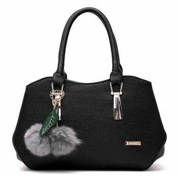 Ежедневна ръчна дамска чанта с меко покритие и висящо пухено украшение