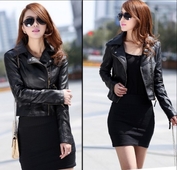 Дамско късо яке от еко кожа със страничен цип в черен и бордо цвят