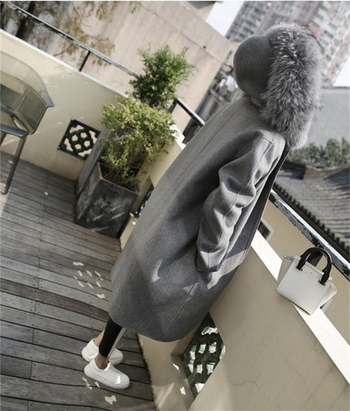 Бохемско вълнено дамско палто с обемен пух и цип в сив цвят