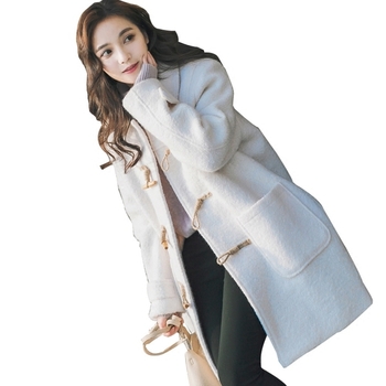 Вълено дамско палто с дълбок джоб и копчета в бял цвят